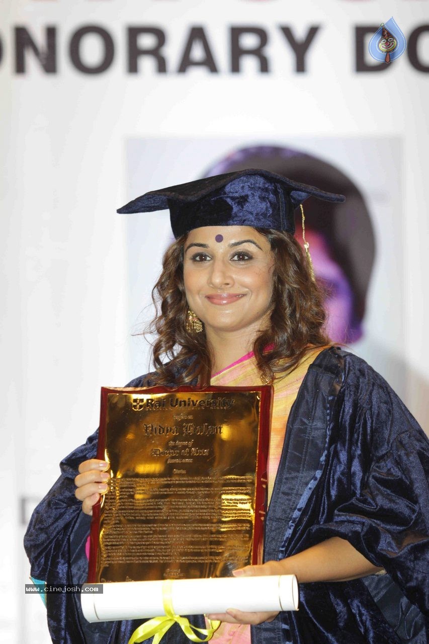 Vidya Balan Honoured With Doctor of Arts Honoris Causa Degree - 20 / 54 photos