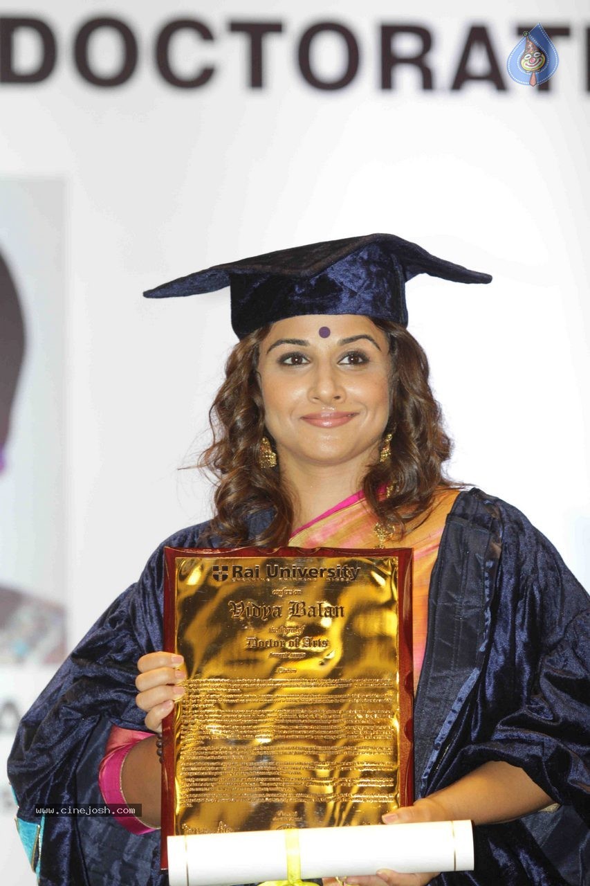 Vidya Balan Honoured With Doctor of Arts Honoris Causa Degree - 30 / 54 photos