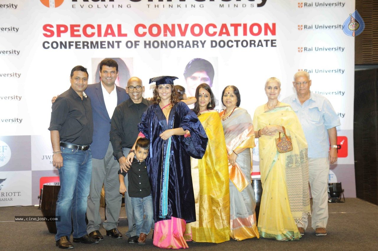 Vidya Balan Honoured With Doctor of Arts Honoris Causa Degree - 34 / 54 photos