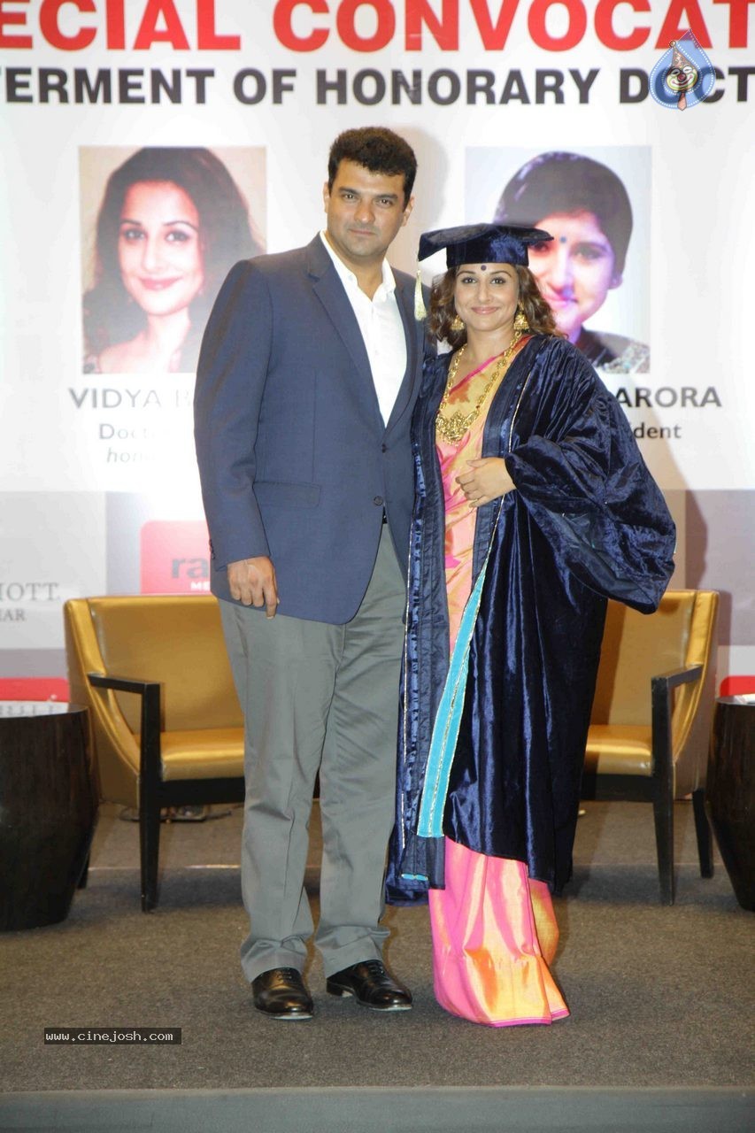 Vidya Balan Honoured With Doctor of Arts Honoris Causa Degree - 46 / 54 photos