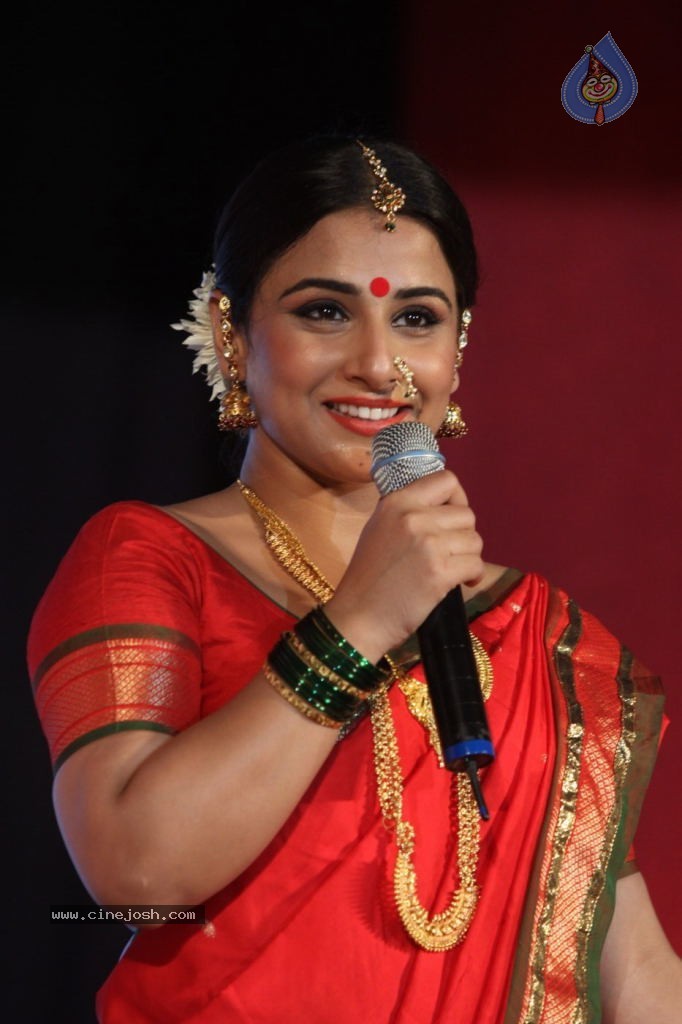 Vidya Balan Launches Ferrari Ki Sawaari Movie Song - 17 / 44 photos
