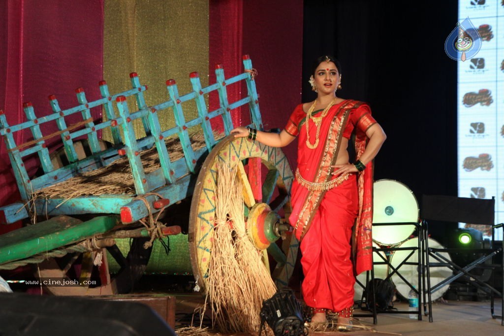 Vidya Balan Launches Ferrari Ki Sawaari Movie Song - 35 / 44 photos