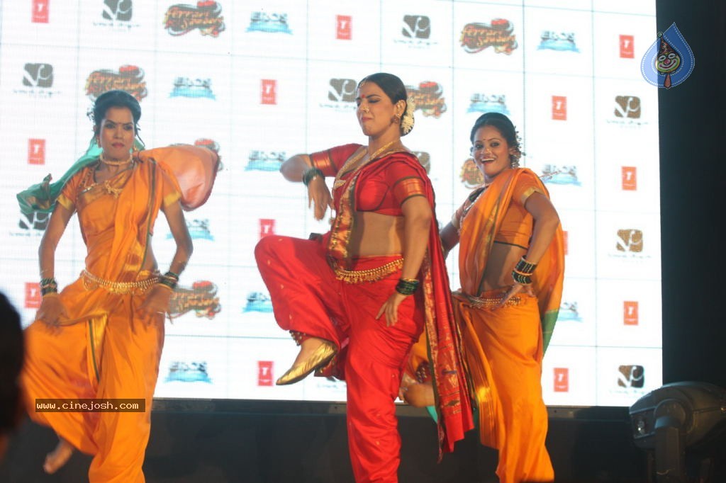 Vidya Balan Launches Ferrari Ki Sawaari Movie Song - 39 / 44 photos