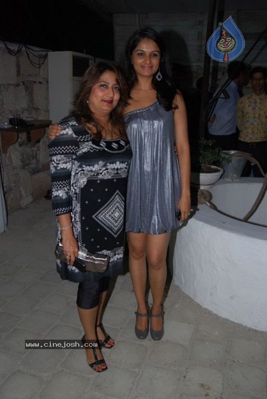 Vidya Balan Launches Mercedes Magazine - 25 / 65 photos