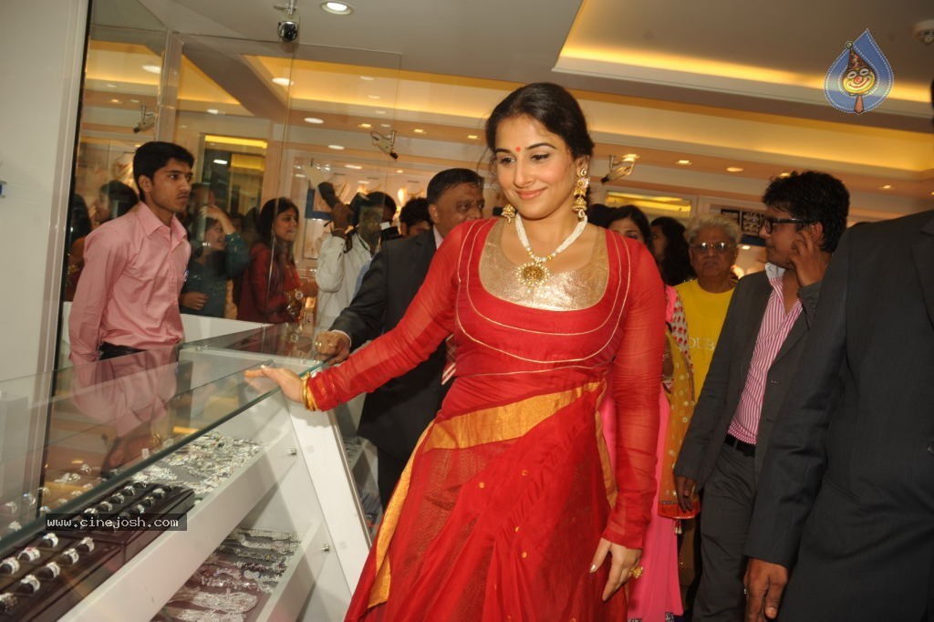Vidya Balan Launches Ranka Jewellers Showroom - 2 / 29 photos