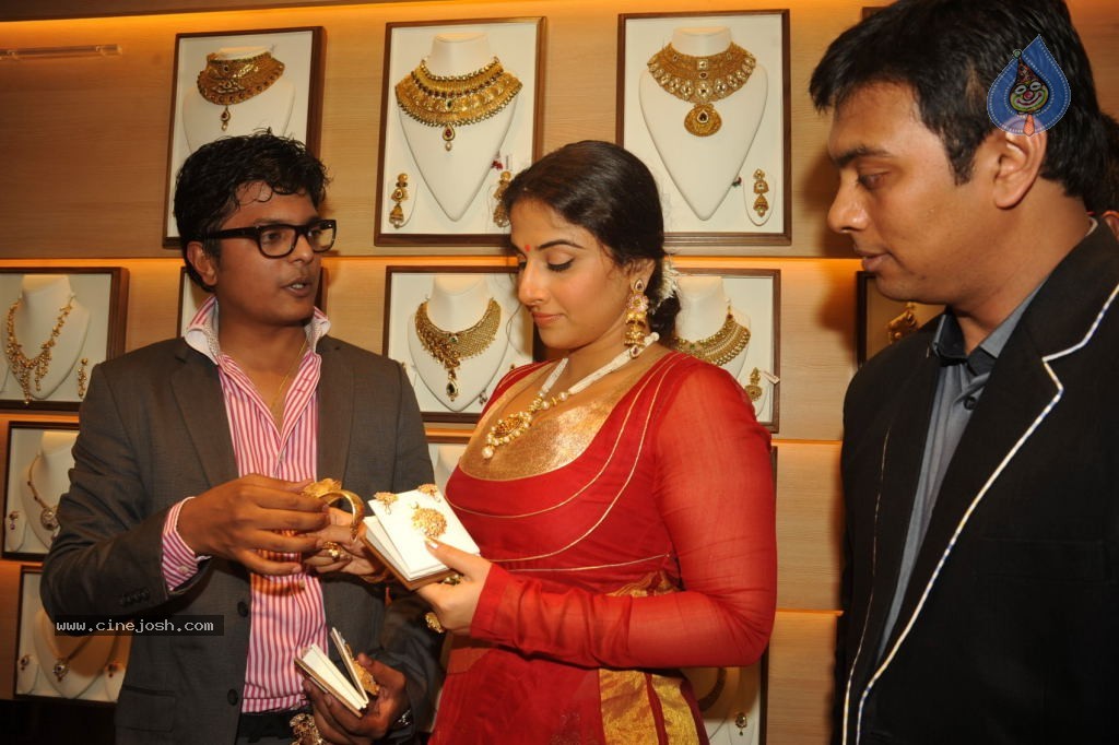 Vidya Balan Launches Ranka Jewellers Showroom - 3 / 29 photos