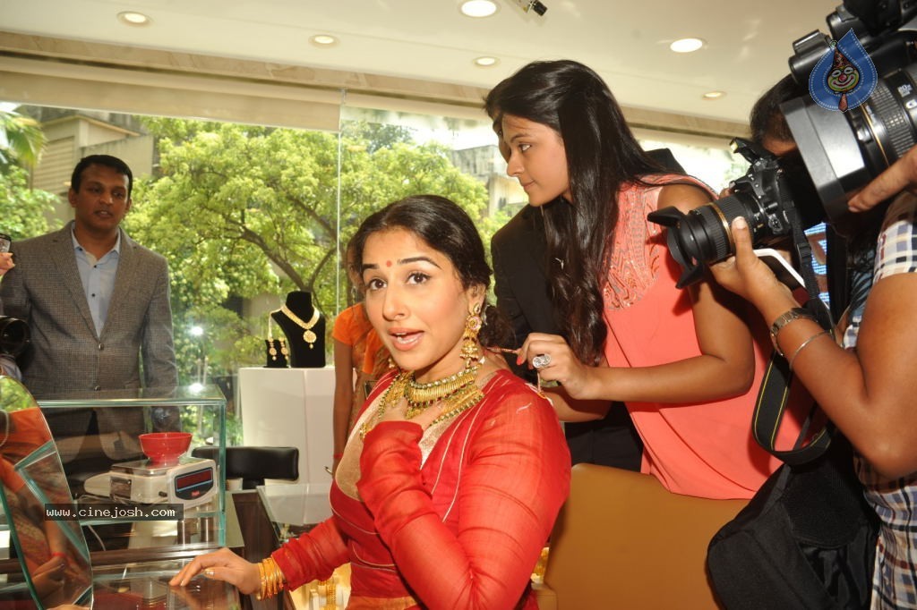 Vidya Balan Launches Ranka Jewellers Showroom - 4 / 29 photos