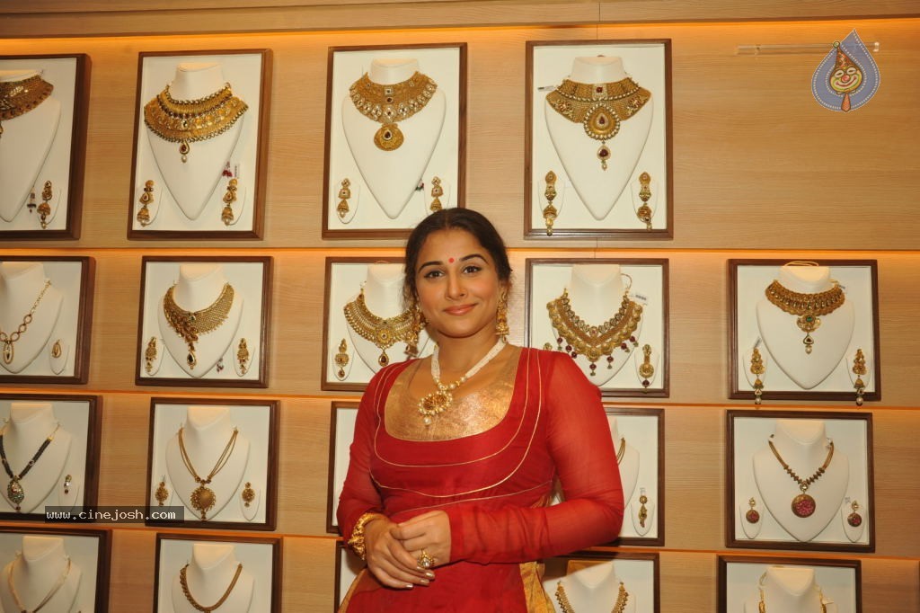 Vidya Balan Launches Ranka Jewellers Showroom - 18 / 29 photos