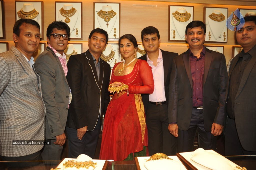 Vidya Balan Launches Ranka Jewellers Showroom - 27 / 29 photos