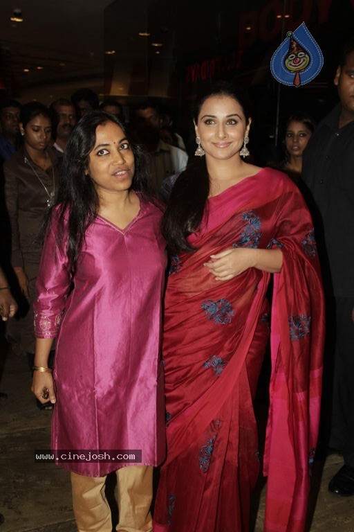 Vidya Balan Launches Unhooked Novel - 24 / 55 photos