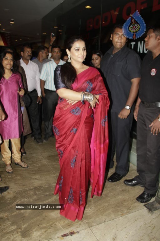 Vidya Balan Launches Unhooked Novel - 35 / 55 photos