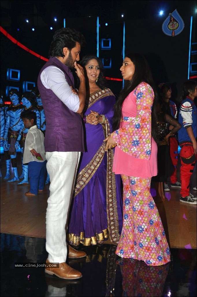 Vidya Balan n Emraan Hashmi Promotes Ghanchakkar - 29 / 48 photos