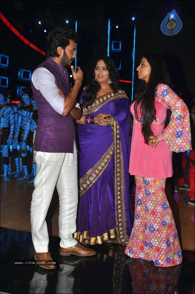 Vidya Balan n Emraan Hashmi Promotes Ghanchakkar - 34 / 48 photos