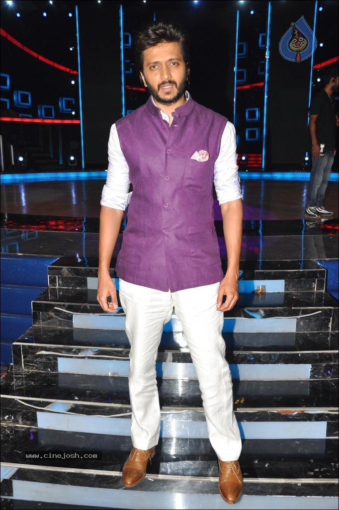 Vidya Balan n Emraan Hashmi Promotes Ghanchakkar - 41 / 48 photos
