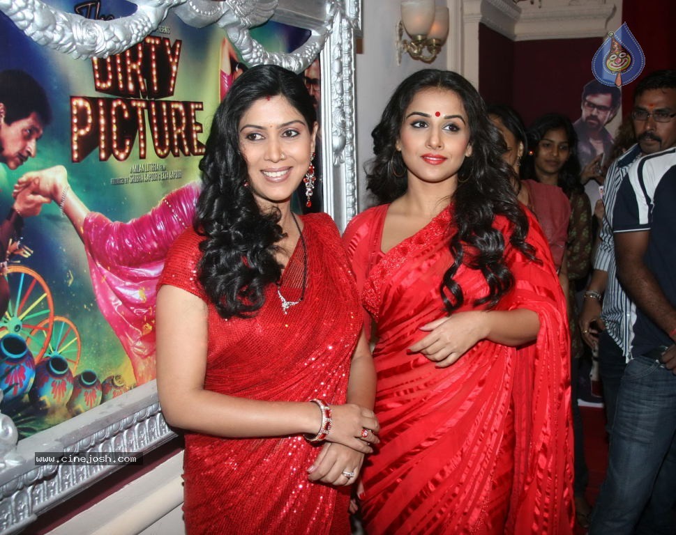 Vidya Balan on The Sets of Bade Ache Lagte Ho - 7 / 26 photos