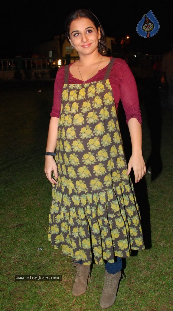 Vidya Balan Promotes Film Kahaani - 11 / 25 photos