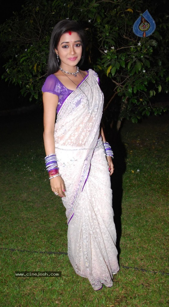 Vidya Balan Promotes Film Kahaani - 17 / 25 photos