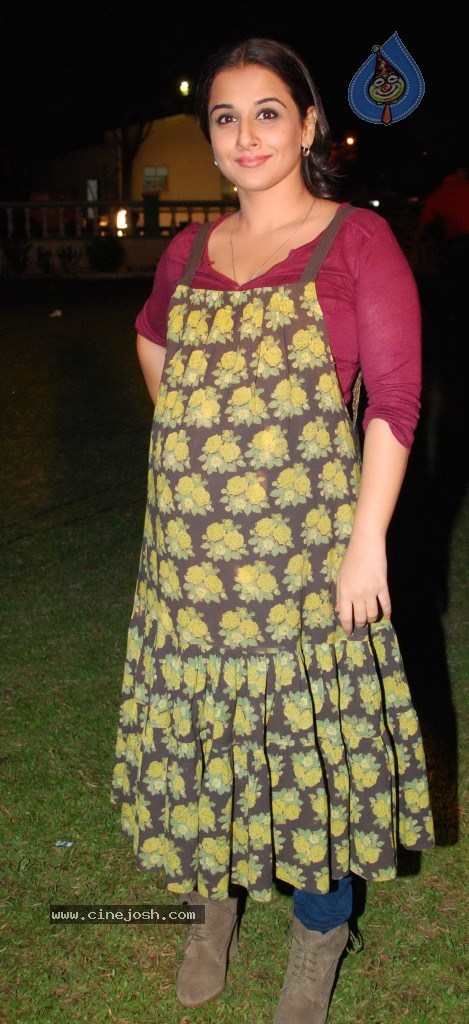 Vidya Balan Promotes Film Kahaani - 24 / 25 photos