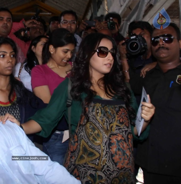 Vidya Balan Promotes Kahani Movie - 13 / 16 photos