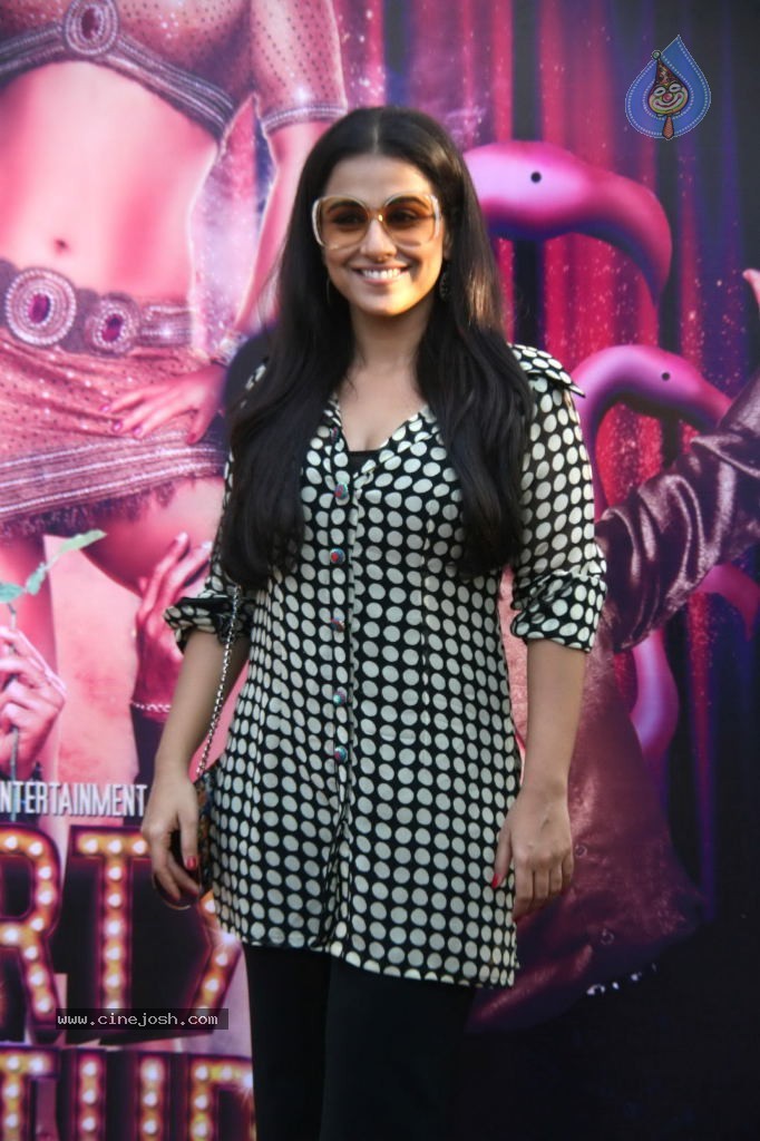 Vidya Balan Promotes The Dirty Picture Movie - 15 / 22 photos