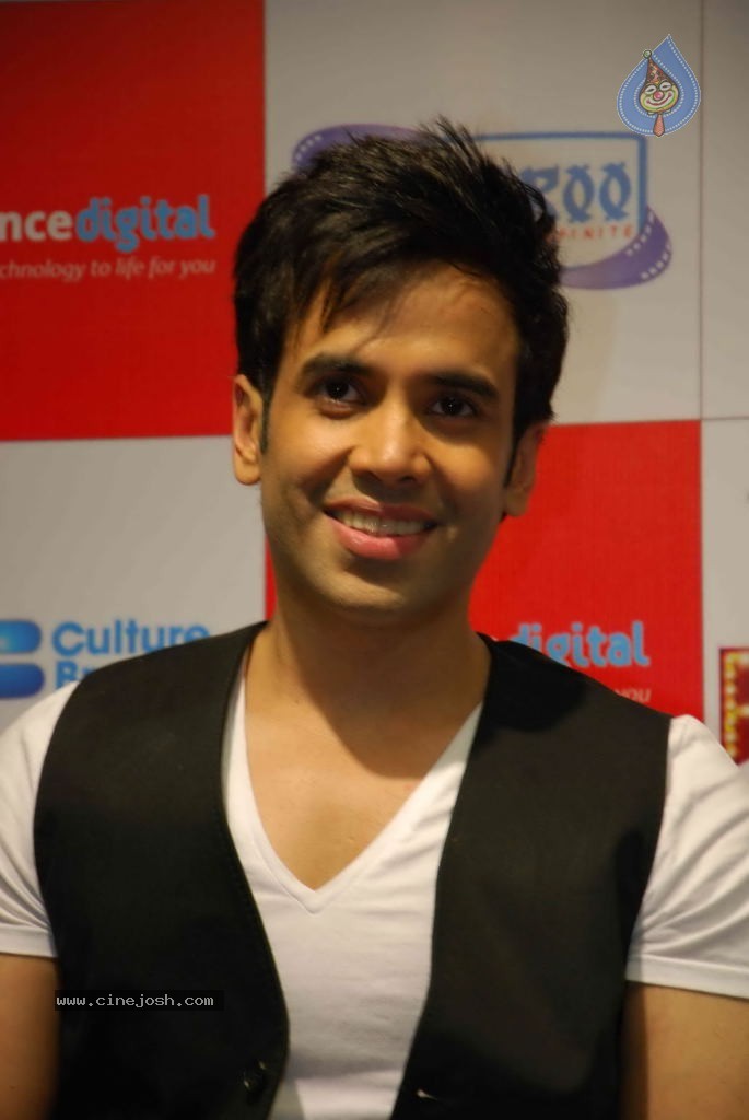 Vidya Balan,Tusshar Kapoor at The Dirty Picture DVD Launch  - 22 / 55 photos