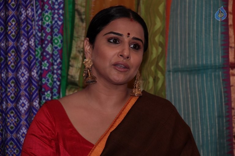 Vidya Balan Unveiles Designers Summer Collection - 12 / 42 photos