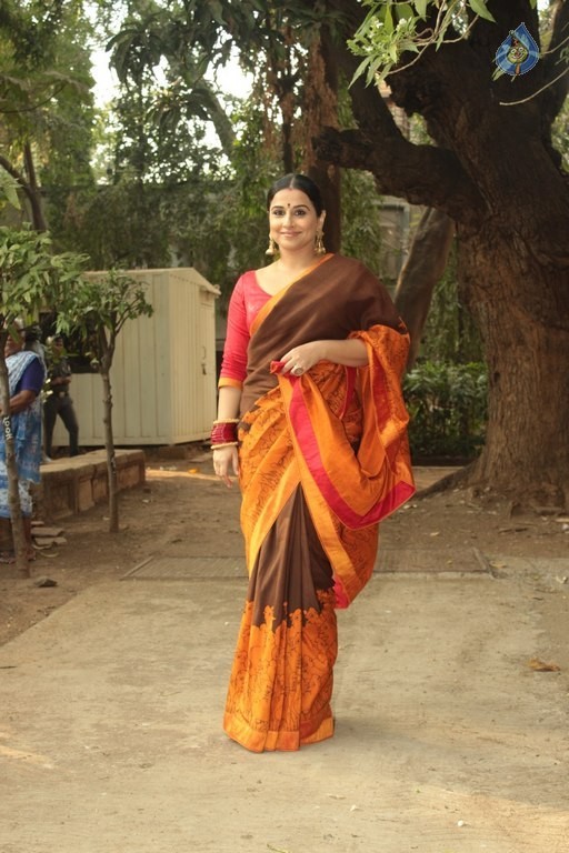 Vidya Balan Unveiles Designers Summer Collection - 13 / 42 photos