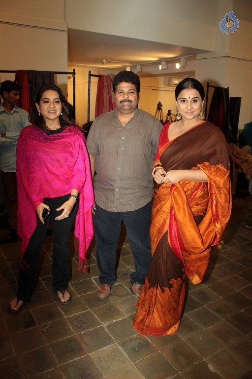 Vidya Balan Unveiles Designers Summer Collection - 14 / 42 photos