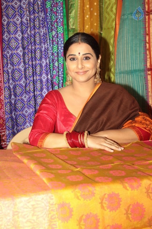 Vidya Balan Unveiles Designers Summer Collection - 42 / 42 photos