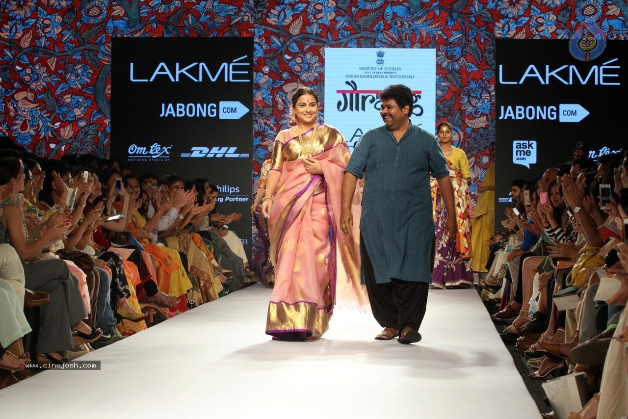 Vidya Balan Walks Ramp at LFW Summer Resort 2015 - 1 / 32 photos