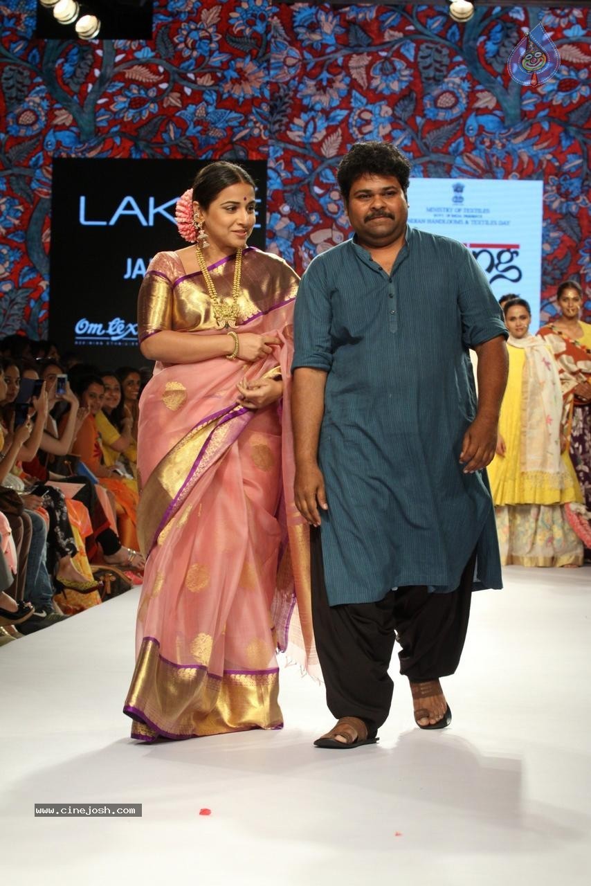 Vidya Balan Walks Ramp at LFW Summer Resort 2015 - 2 / 32 photos