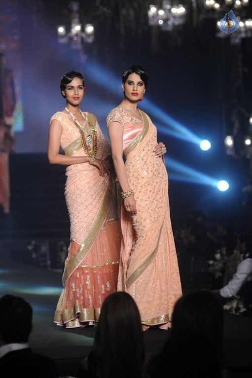 Vikram Phadnis 25 years Completion Fashion Show - 54 / 91 photos