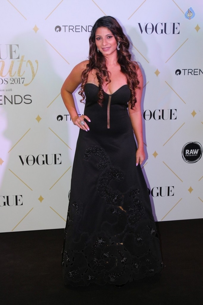 Vogue Beauty Awards 2017 Red Carpet - 1 / 61 photos