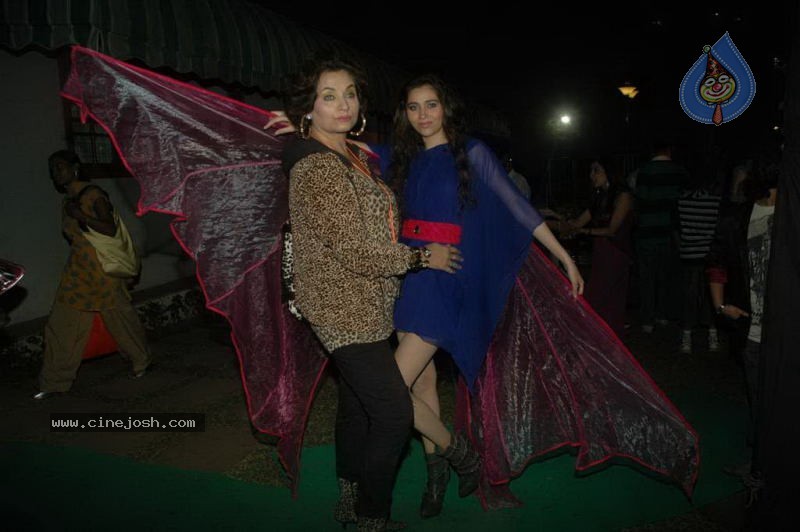 Wine Viva Fashion Show 2011 - 43 / 101 photos