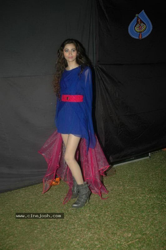 Wine Viva Fashion Show 2011 - 65 / 101 photos
