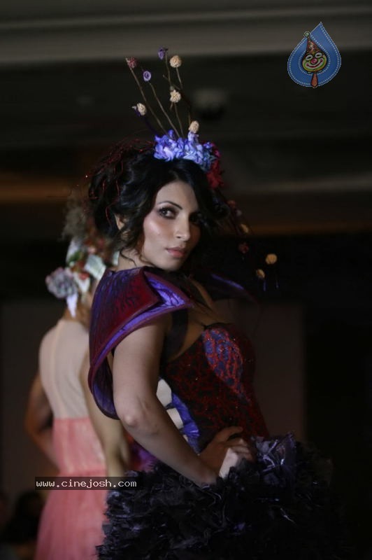 WLC Chimera 2011 Hot Fashion Show - 14 / 92 photos