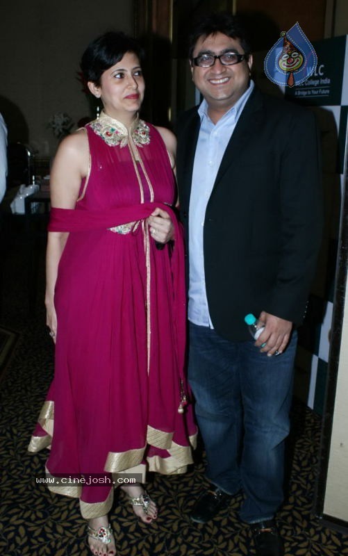 WLC Chimera 2011 Hot Fashion Show - 20 / 92 photos