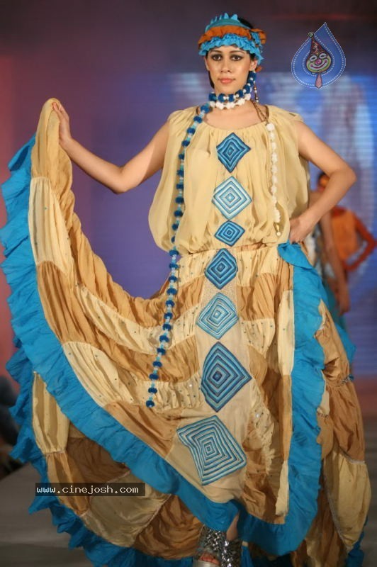WLC Chimera 2011 Hot Fashion Show - 23 / 92 photos
