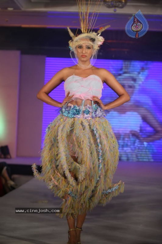 WLC Chimera 2011 Hot Fashion Show - 34 / 92 photos