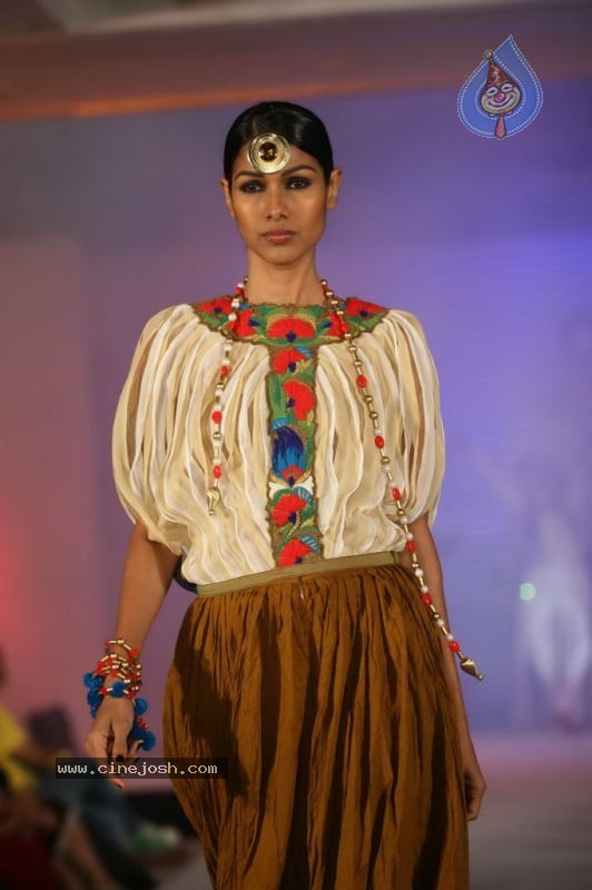 WLC Chimera 2011 Hot Fashion Show - 39 / 92 photos