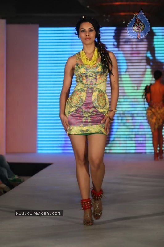 WLC Chimera 2011 Hot Fashion Show - 46 / 92 photos
