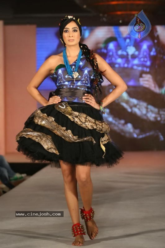 WLC Chimera 2011 Hot Fashion Show - 47 / 92 photos