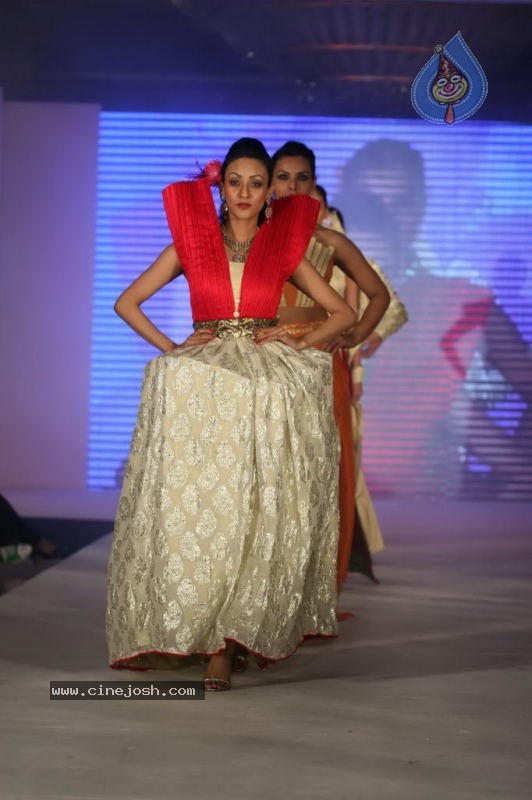 WLC Chimera 2011 Hot Fashion Show - 79 / 92 photos