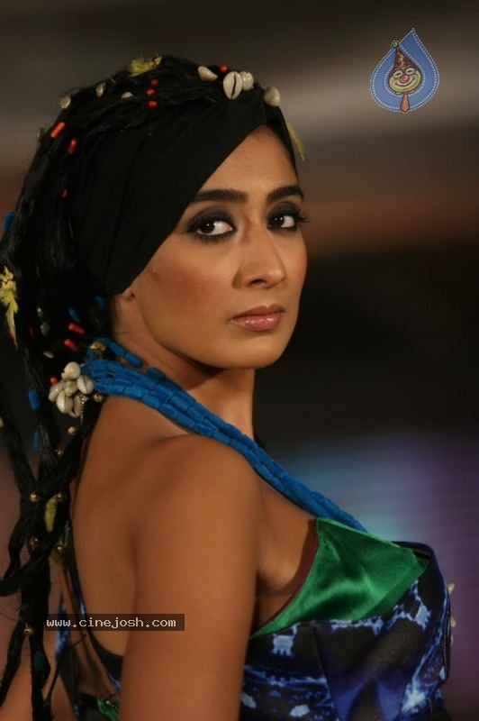 WLC Chimera 2011 Hot Fashion Show - 86 / 92 photos