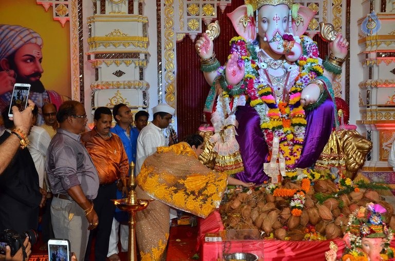 World Biggest Besan Ladoo Unveiling - 14 / 21 photos