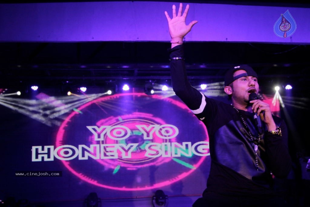 Yaariyan Concert n Music Launch - 2 / 67 photos