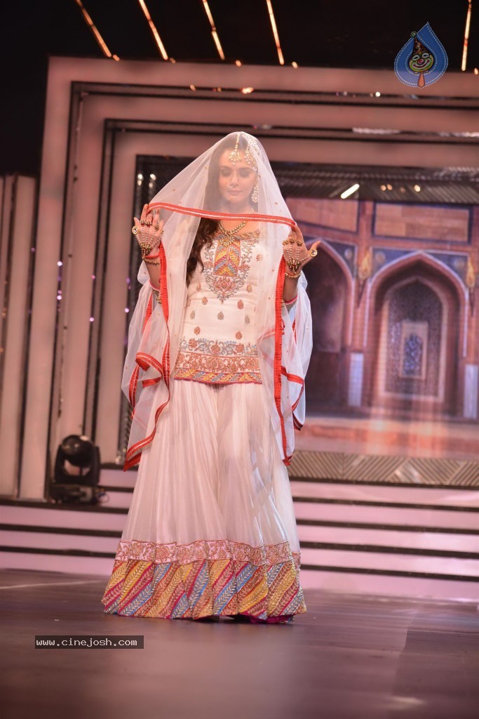 Yash Chopra Birthday Tribute Fashion Show - 45 / 78 photos