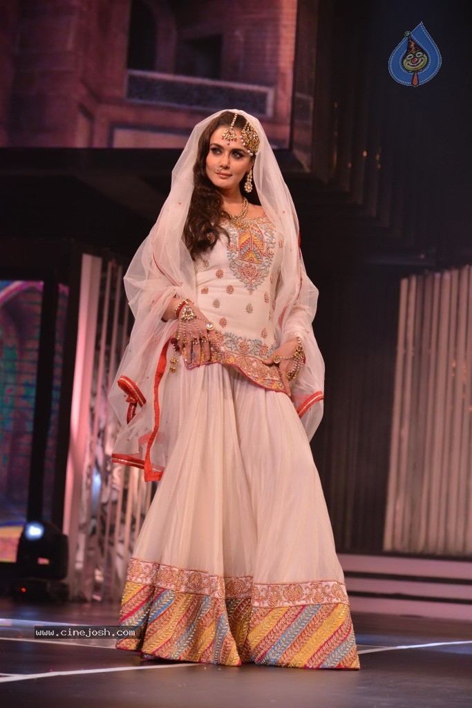 Yash Chopra Birthday Tribute Fashion Show - 50 / 78 photos