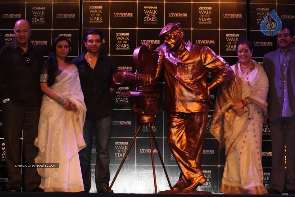 Yash Chopra Statue Launch Event - 17 / 45 photos