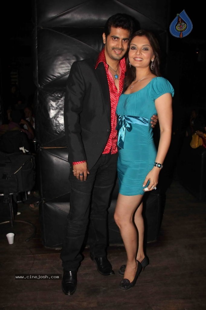 Yeh Dooriyan Movie First Look Launch - 25 / 27 photos
